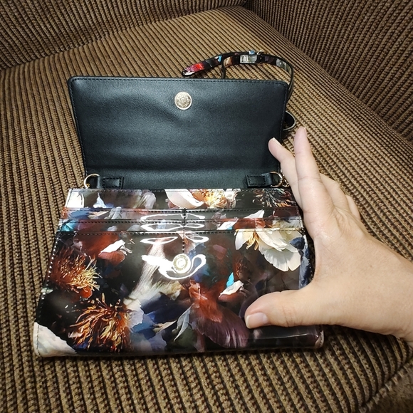 Betsey Johnson Handbag Crossbody Wallet With Black Floral Pattern EUC - Picture 6 of 12